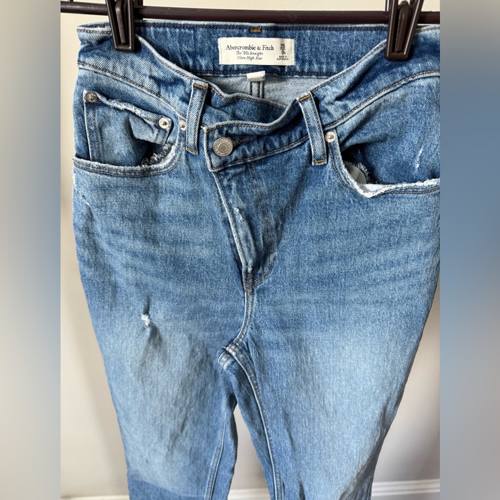 Like new! A&F 90s Ultra High Rise Straight Leg Curve Love - Picture 3 of 5